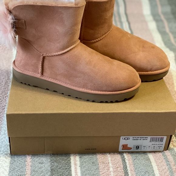 Ugg W Fluff Bow Mini- Dusty Pink - Picture 4 of 7